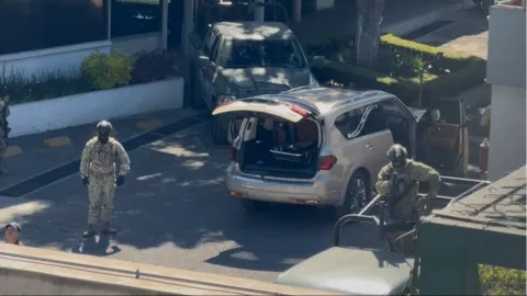 Es trasladado cuerpo de El Mencho desde instalaciones de la FGR.