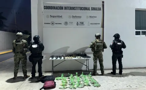 Decomisa Marina arsenal tras operativo en Mocorito, Sinaloa.