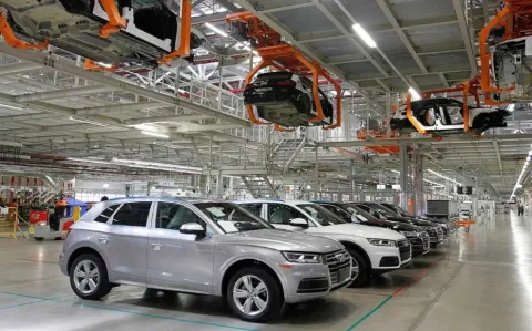 Primer y tercer turno en Audi mantuvo paro técnico.