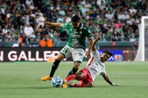 León vino de atrás y derrotó 2-1 a Necaxa.