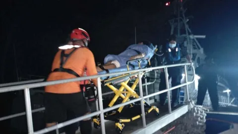 Marina realiza el traslado de dos heridos de bala desde Isla Mujeres a Cancún.