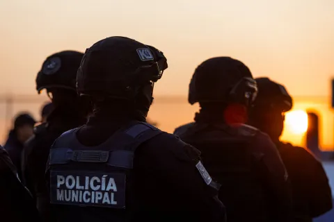 policías
