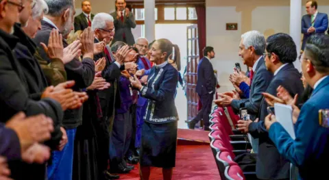 sheinbaum-pasillo-presidencia