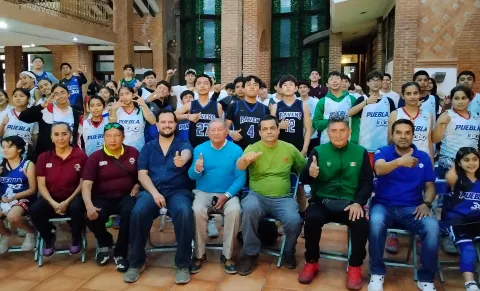 ADEMEBA Puebla entrega jerseys a equipos que representarán al estado.