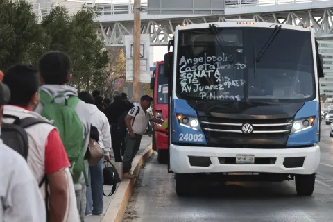 Estrella Roja brinda servicio en Vía Atlixcáyotl.