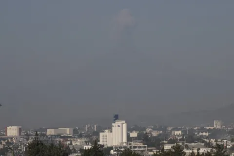 Pese a mala calidad del aire, se precia fumarola del Popocatépetl.