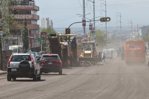Conduce con precaución, obras de rehabilitación en Prolongación Reforma.