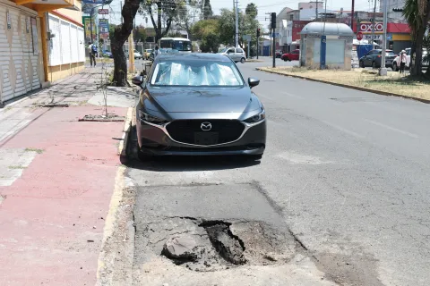 VIDEO Se registra hundimiento en la 39 Oriente en la ciudad de Puebla.