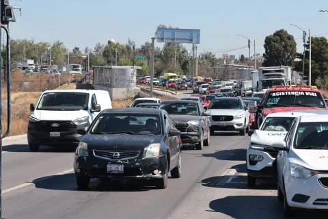 Se registra carambola en el Periférico Ecológico de Puebla.