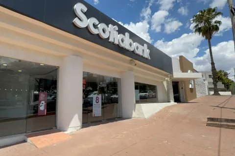 En quincena, asaltan a cuentahabiente en Scotiabank en Puebla.