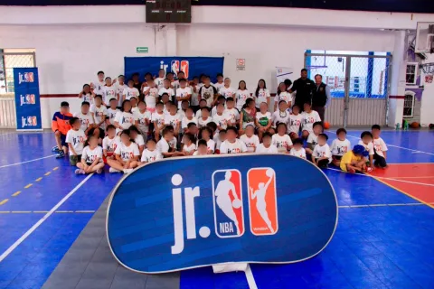 Realiza Gobierno de Pepe Chedraui Clínica de Basquetbol con Jr. NBA en Puebla.