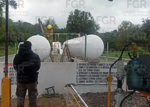 En Xicotepec de Juárez, FGR desmantela huachigasera.