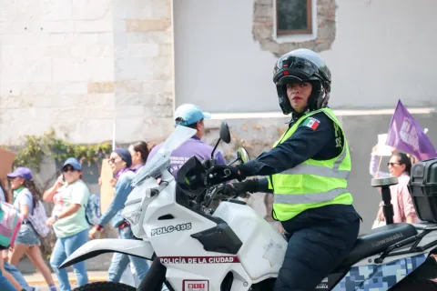 Mujeres de la SSC de Puebla resguardaron marchas del 8M.