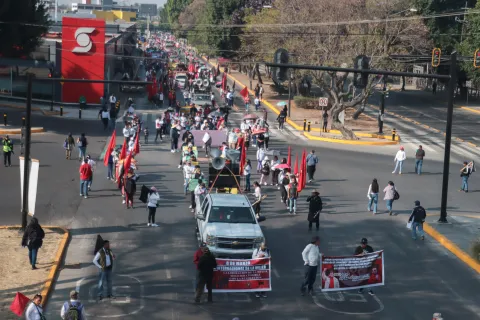 Comerciantes de la UPVA 28 de Octubre cierran el bulevar 5 de Mayo.