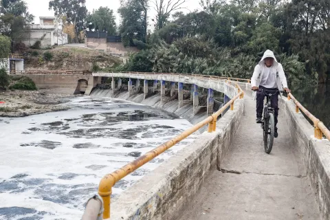 Rehabilitarán puente peatonal Paso de los Gallos en Puebla.