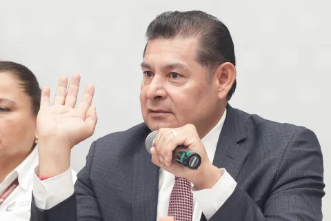 Alejandro Armenta Mier, gobernador de Puebla.