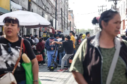 Se manifiestan en Puebla comerciantes de Fuerza 2000 por desaparición de compañeros.