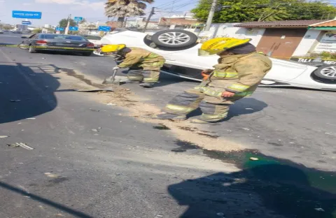 Un lesionado y daños materiales deja choque en Bulevar Forjadores.
