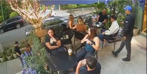 Disfrutaban de un café y comensales son asaltados en Lomas de Chapultepec.