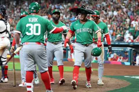 México debuta con victoria en el Mundial de Beisbol.