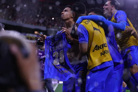 Un Ángel le da el triunfo al Guadalajara en el Clásico Tapatío.