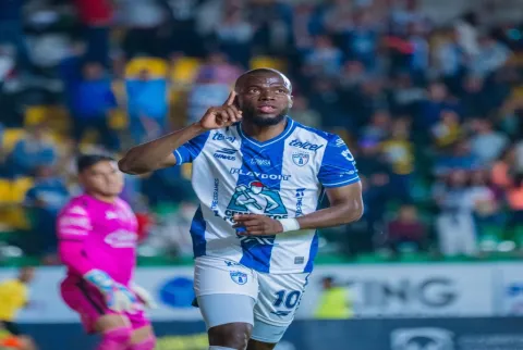 Puebla con un hombre de más, pierde con el Pachuca.