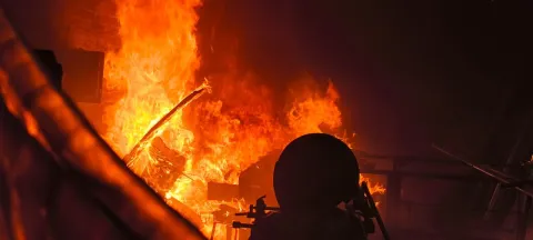 Bomberos controlan incendio en inmueble de San Andrés Cholula.