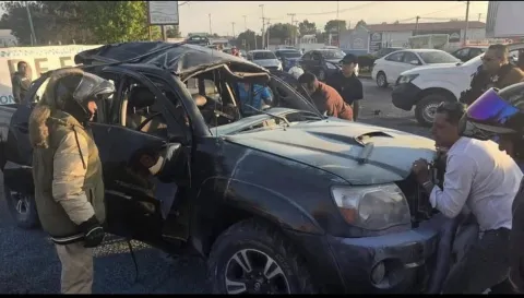 Cerca del AIFA explota una camioneta, hay dos muertos.