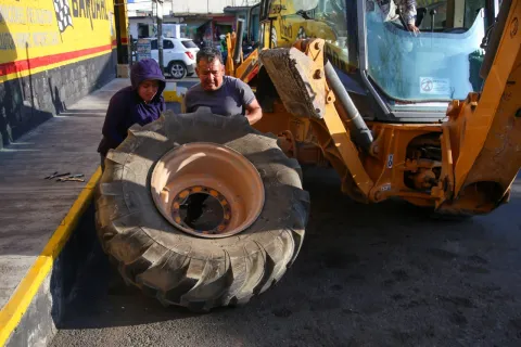 Guadalupe, una mujer que se abrió camino como vulcanizadora.