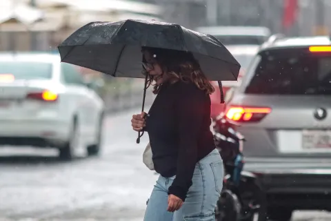 Pronostican lluvias fuertes y posible caída de granizo en la CDMX.