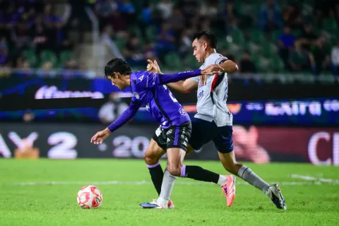 Mazatlán y Cruz Azul terminan empatados a uno.