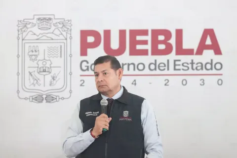 Alejandro Armenta aprueba recorte de regidores y síndicos en Puebla.