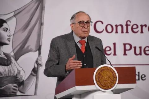 México fortalece su sistema de salud con modernización de medicamentos.