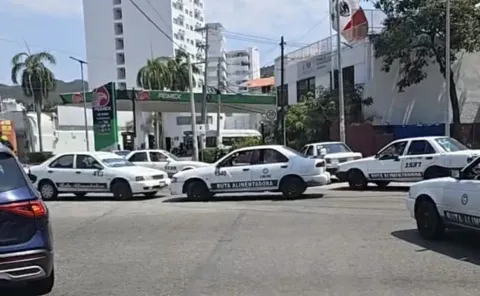 Asesinato de familia en Acapulco provoca bloqueos.