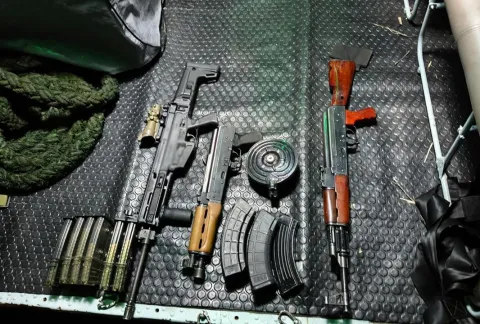 Autoridades Federales detienen a cuatro personas y aseguran un laboratorio clandestino en Sinaloa.