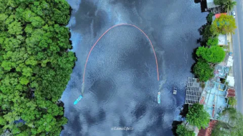 dos bocas-derrame de hidrocarburo