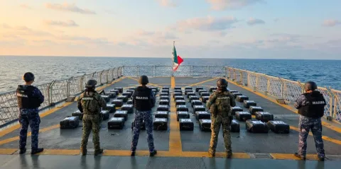 En operación marítima aseguran cerca de dos toneladas de cocaína.