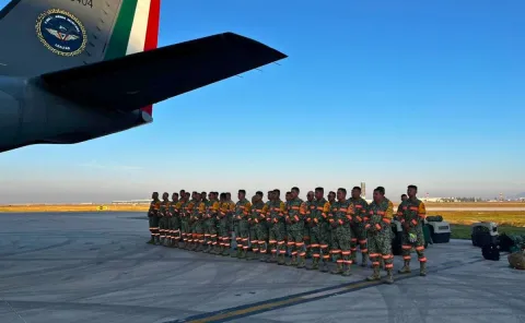 Ejército mexicano se suma al rescate de mineros en Sinaloa.