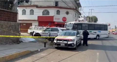 Encuentran a persona en situación de calle sin vida por el mercado Hidalgo.