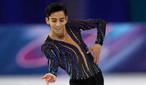 Donovan Carrillo clasifica a la final del Mundial de Patinaje Artístico Praga.