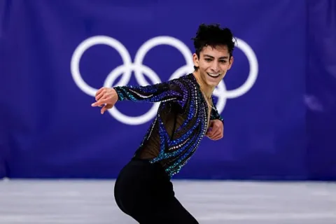 Donovan Carrillo regresa a la pista internacional en la ISU 2026.