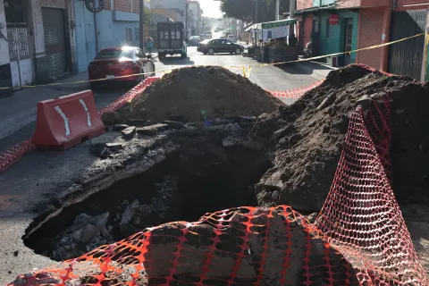 Socavón de la 68 Poniente en la ciudad de Puebla.