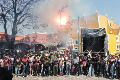 Trump, Putin, Sheinbaum, ardieron en la Quema de Judas en Puebla.