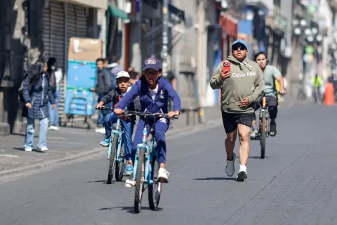 Gran participación de poblanos en la Vía Recreativa Metropolitana.