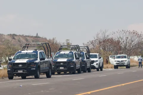 Realizan operativo de desalojo en Santa Ana Acozautla, en la Vía Atlixcáyotl.