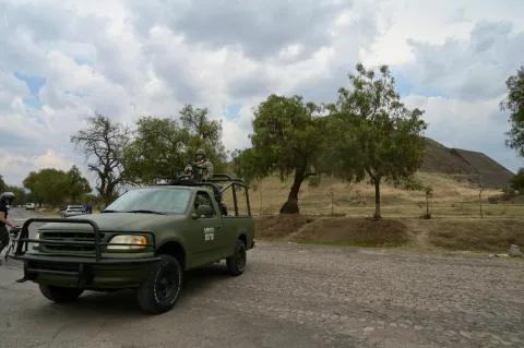 Este es el material asegurado al agresor en la Zona Arqueológica de Teotihuacán.
