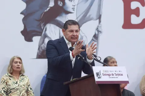 Alejandro Armenta Mier, gobernador de Puebla.