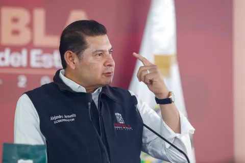 Administración de Alejandro Armenta rescata 400 plazas en la SEP.