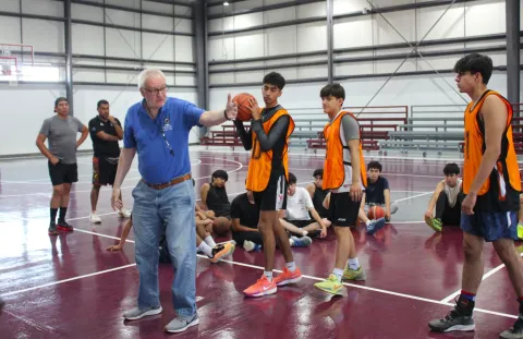 Experiencia internacional de Nelson Isley llega a Puebla con certificación FIBA-WBC.