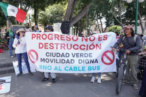 Ambientalista en Puebla se manifiestan en contra de la construcción del Cablebús.